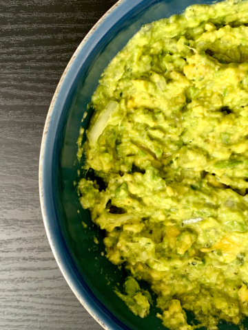 How to Make No Frills Guacamole from That Green Lyfe